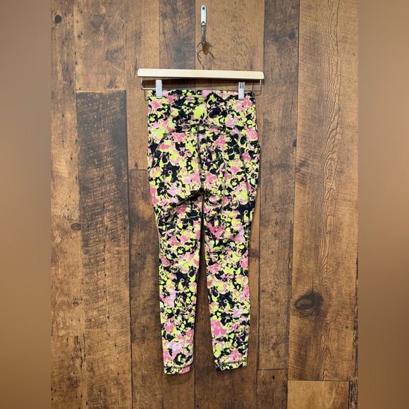 Lululemon Swift Speed High-Rise Tight 25"
Inflect Floral Highlight sz 4 EUC - Picture 3 of 5